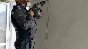 Штробление под трассу кондиционера отбойным молотком Hikoki 7 кг бесщеточный двигатель.