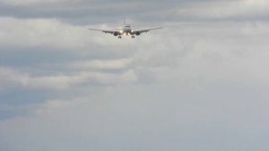 London Luton ( LTN ) airport, plane landing