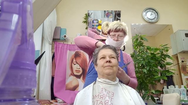 Стрижёмся после химической завивки.Сушемся по форме. смотреть онлайн