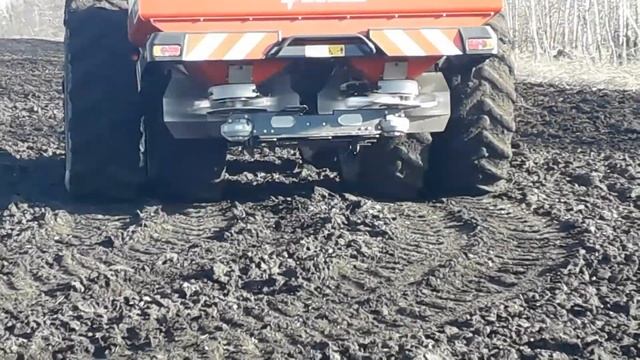 Запуск «Разбрасыватель минеральных удобрений Exacta TL GEOSPREAD Kverneland» смотреть онлайн