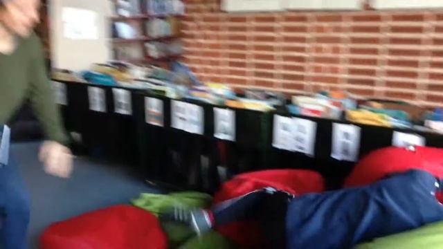 Kampen om den gyldne bog смотреть онлайн