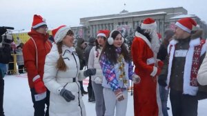 19.12.2015. Киров,Театральная,забег дедов Морозов. Начало.