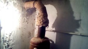 Печь буржуйка  с практически холодным дымоходом.