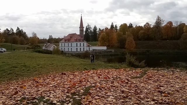 Приоратский парк и Приоратский дворец в Гатчине. Ленинградская область. смотреть онлайн