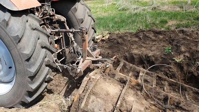 ТАЩИЛИ НАХОДКУ ТРАКТОРОМ БЕЛАРУС. КОП с Simplex Plus на ЗАБРОШЕННОЙ МТФ возле старой деревни я.. ?? смотреть онлайн