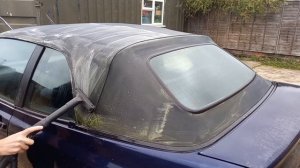 VW Golf cabrio Hood gets its first clean in 5 years!