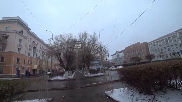 Город Балхаш (Балқаш) | по бульвару улицы Уалиханова после резкого похолодания - весна 2021