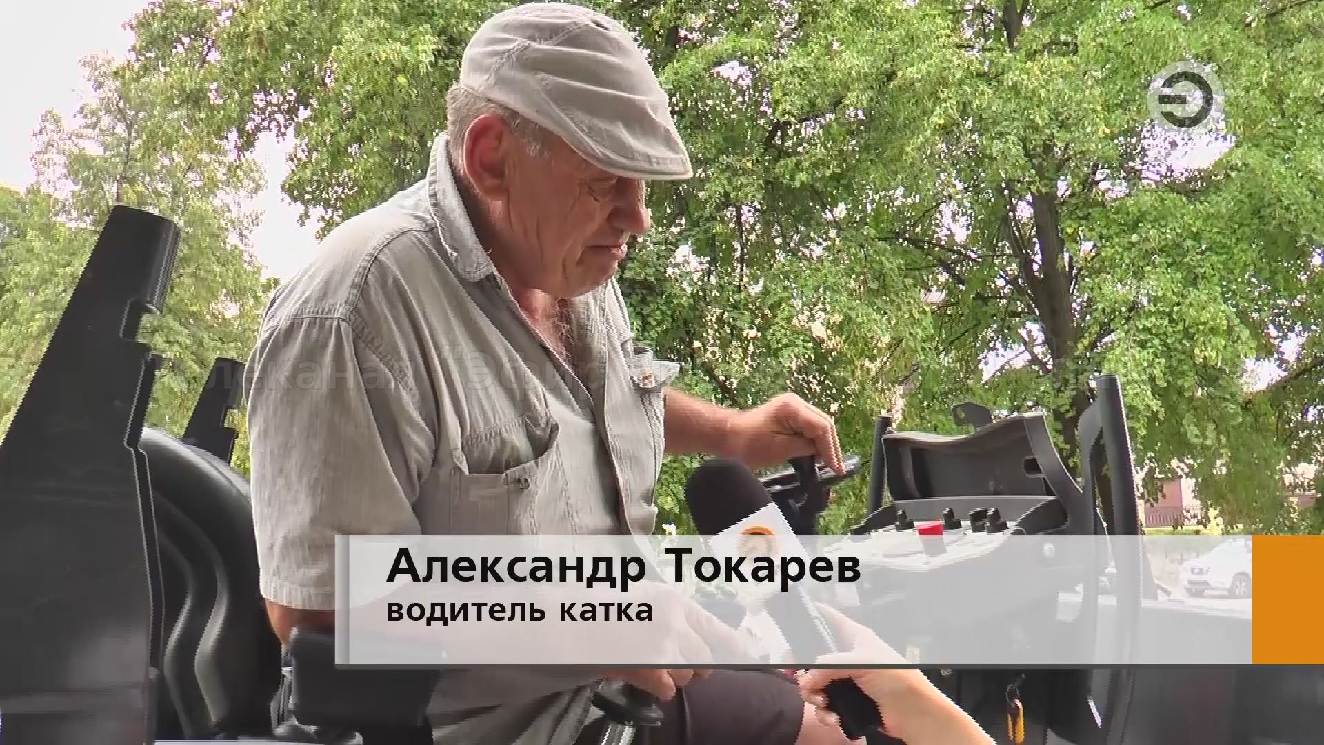 РОВНОЕ ПОЛОТНО АСФАЛЬТА, ШИРОКИЕ ТРОТУАРЫ ИЗ БРУСЧАТКИ.