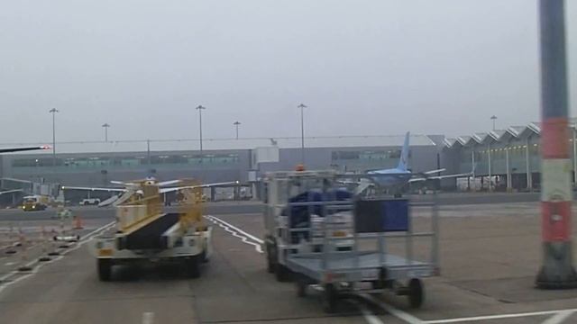 Birmingham International Airport, England смотреть онлайн