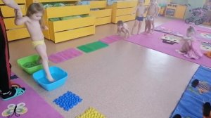 Сиреневая (старшая группа). Закаляемся