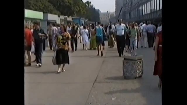 Яркие кадры Москвы 90-х