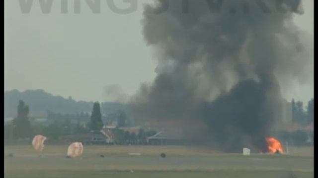 Су-30МК. Катапультирование вниз хвостом у земли. 1999, Ле Бурже.
