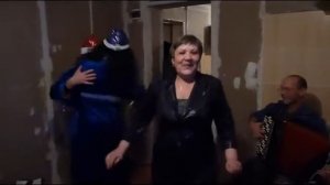 Ну очень смешной танец снегурочки и деда мороза.