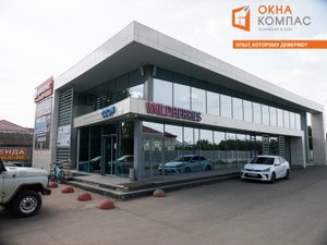 Фасадное остекление ТЦ от завода Окна Компас