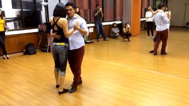 Kizomba Steps: Jojo and Agnes beautifully demonstrating Ladies Saida , Men's Saida and Combo Saida смотреть онлайн