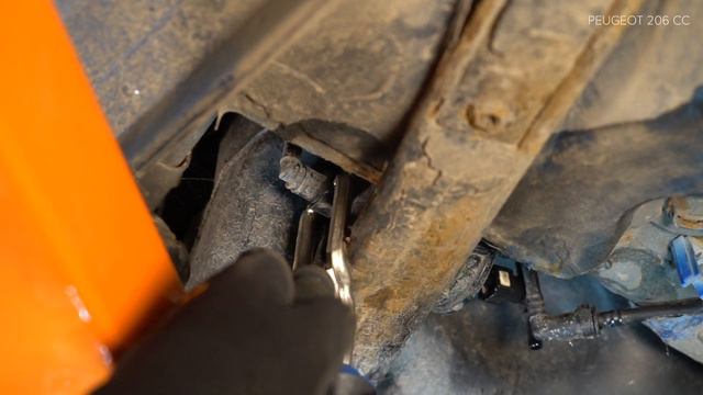 Changer un filtre à carburant sur PEUGEOT 206 1 (2D) [TUTORIEL AUTODOC] смотреть онлайн