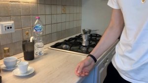 Гейзерная кофеварка. Варим кофе. Эспрессо и нежный капучино по-итальянски ☕️