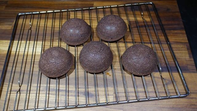 Шоколадный финансье с шоколадом и кофейным кремом.