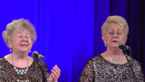 "Под луной золотой"  муз  Дунаевского, сл. С. Алымова.