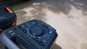 JBL Party box 300 сравнил с Eltronic EL 10 06 Тест очень порадовал