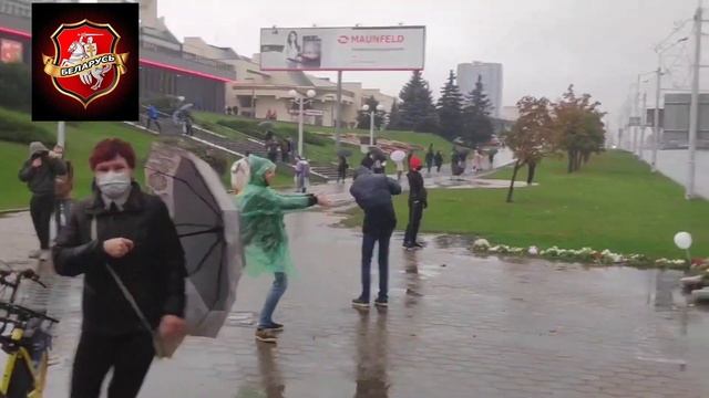 Минск. Рядом с метро "Пушкинская" по людям стреляют пейнтбольными шарами. смотреть онлайн