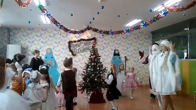 Садик Apple Tree. 2010/11 Новый Год. Хоровод (Часть 11) смотреть онлайн