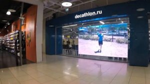 Видеоэкран для сети магазинов "Decathlon", г. Москва, ТЦ "Авиапарк", Р2.5