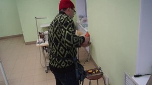 Как установить потолочный карниз