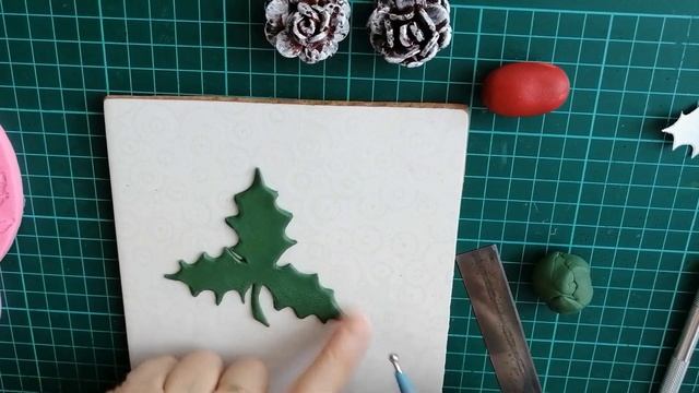 DIY Венок из полимерной глины #Новогоднее/Сосновые Шишки, Листья падуба и Ягоды #decorationhacks