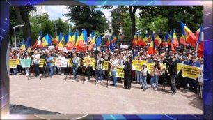 Тысячи граждан принимают участие в беспартийной акции протеста перед зданием Парламента Молдовы.