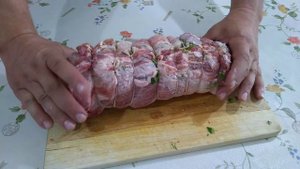 Мясной рулет на вертеле в духовке.