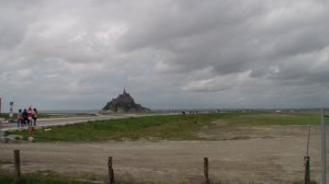 Общий вид на Мон-Сен-Мишель / Mont Saint-Michel с дамбы 