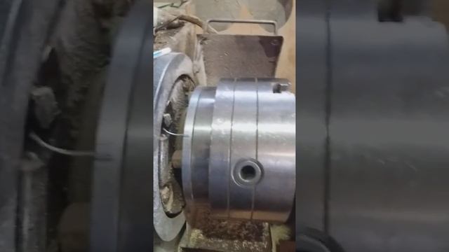Спиральное точение на токарном станке с помощью ручного фрезера.