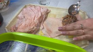 Фаршированные грибами куриные бедра