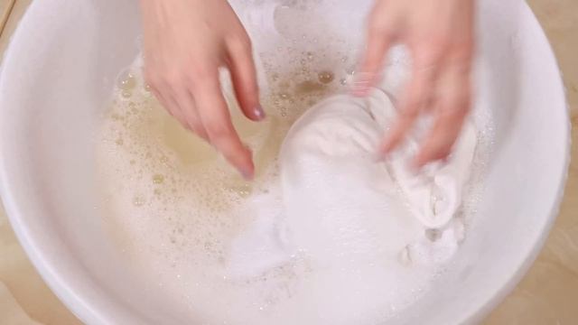 Отбелить БЕЛОЕ БЕЛЬЁ без Порошка и Отбеливателя! Легкий способ вернуть белизну белым ВЕЩАМ!