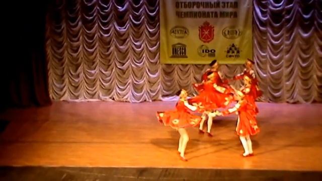 Народный ансамбль танца ХОРОШЕЕ НАСТРОЕНИЕ. ДЕВИЧЬЯ ПЛЯСОВАЯ