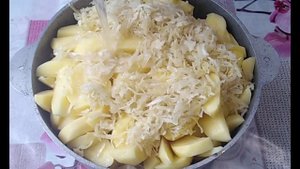 Бабушкин рецепт тушеной картошки. О на готовила в печи, а мы приготовим на плите.