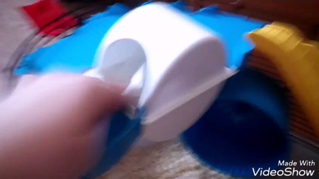 Уборка в клетке хомяка!? смотреть онлайн