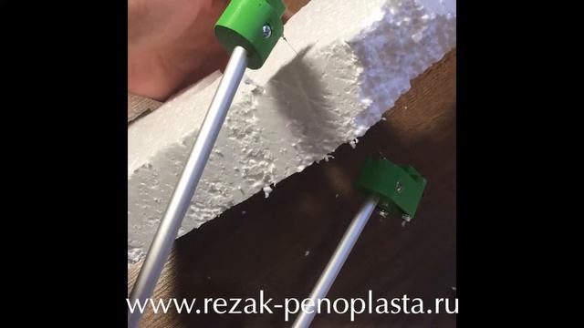 Резка пенопласта канцелярским ножом