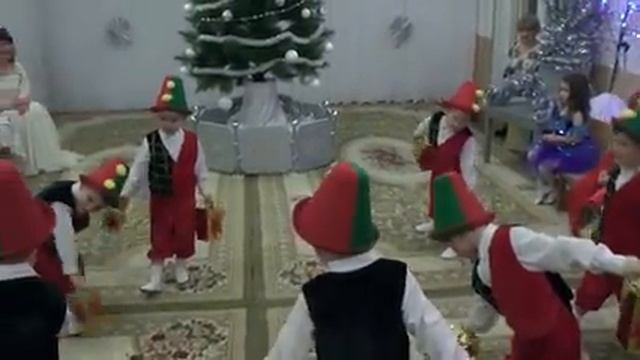 Новогодний утренник 2014 в средней группе.Муз.рук. Максюта Г. В смотреть онлайн