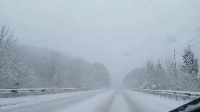 Снегопад в Байдарской долине 9 марта 2022. Крым. смотреть онлайн