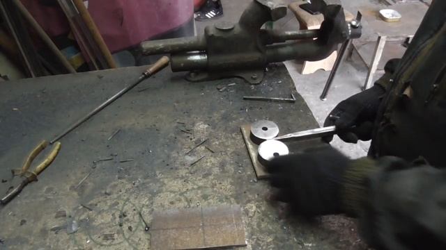 Простая но рабочая самоделка для окончания профильной трубы! смотреть онлайн