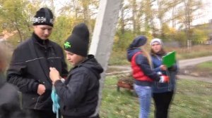 Парень десантник, который поет на улице