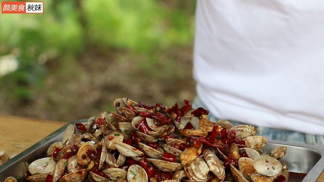 3斤花蛤，秋妹做“香辣花蛤”，爆炒一大盘，好吃到舔壳子！【颜美食】 смотреть онлайн