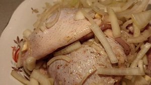 Маринованные куриные бёдрышки на сковороде