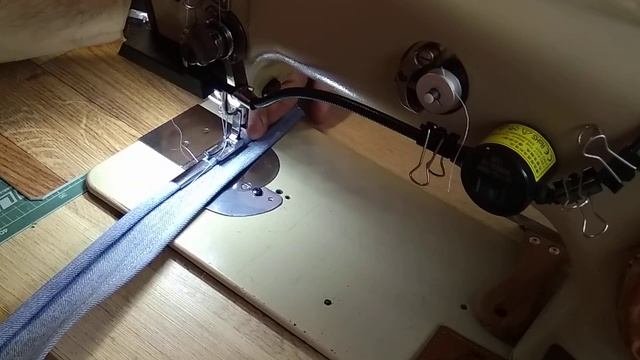 Швейная приспособа своими руками.Подгиб края . смотреть онлайн