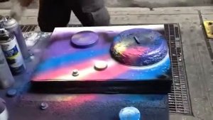 Красивое рисование балончиками  Космический рисунок на глазах сделанный балончиками краски