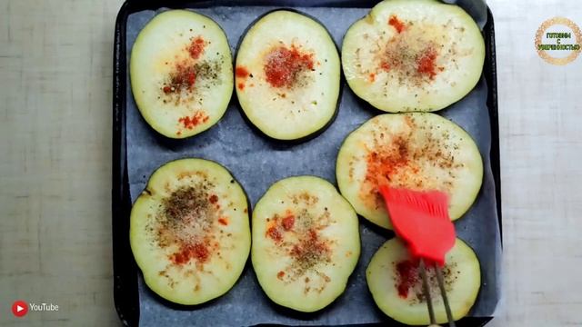 Как просто и вкусно приготовить баклажаны в духовке при минимуме ингредиентов.Закуска из баклажанов