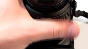 Крышка объектива фотоаппарата со шнурком