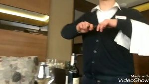 Подача вина в ресторане